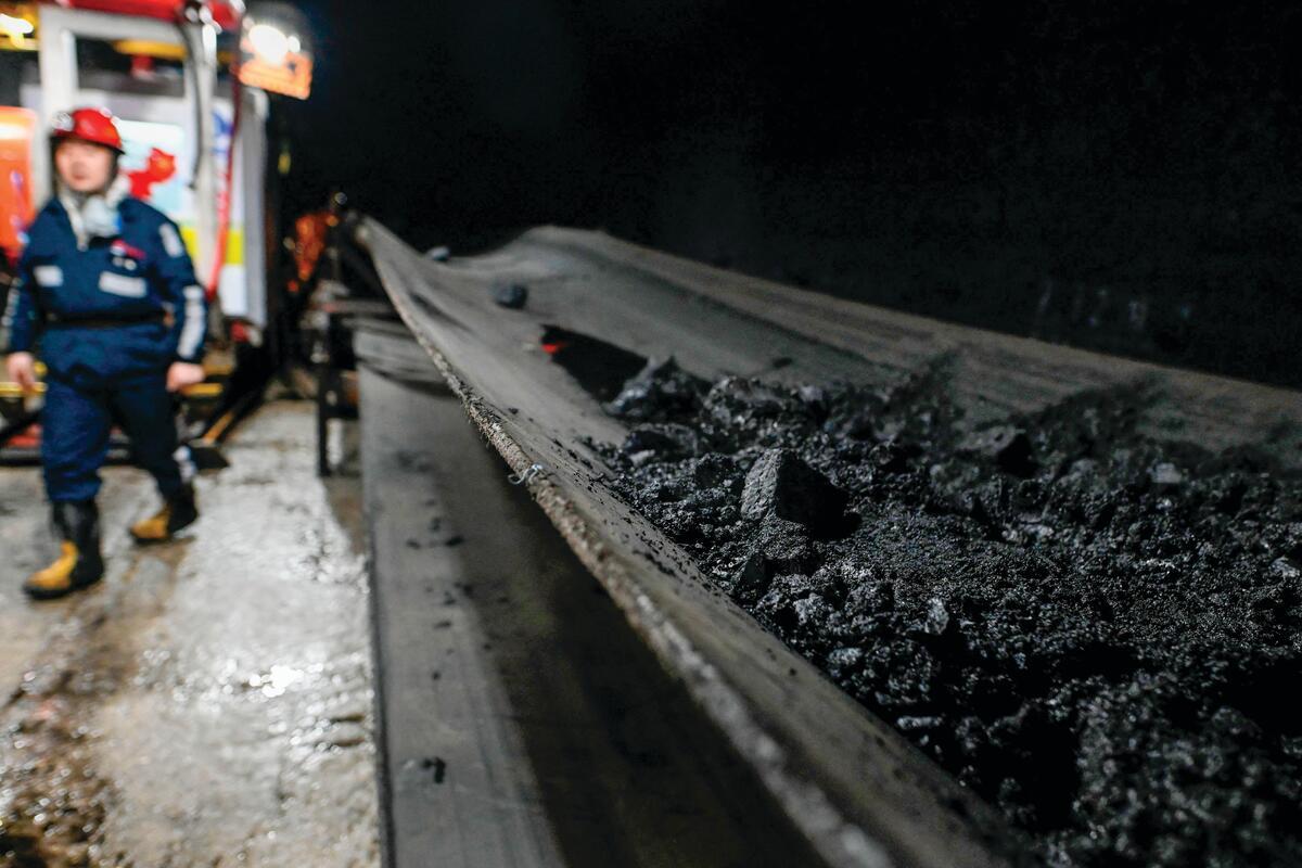 China announces an action plan Coal on a conveyor belt.